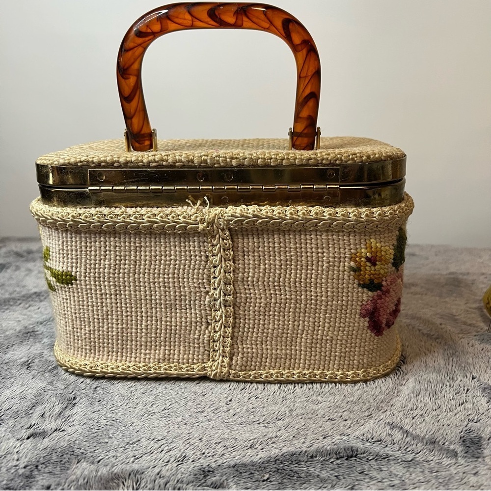 Vintage JR Florida Embroidered Floral Box Purse Lucite Handle - Picture 8 of 13
